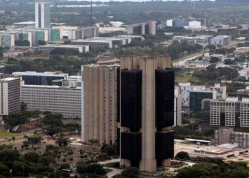 BC coloca pé no freio e corta juros em 0,25 ponto, a 10,50%