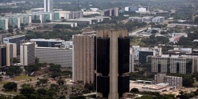 BC coloca pé no freio e corta juros em 0,25 ponto, a 10,50%