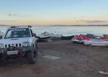 Margem do Lago Guaíba, em Porto Alegre, nas primeiras horas desta quinta-feira (9)