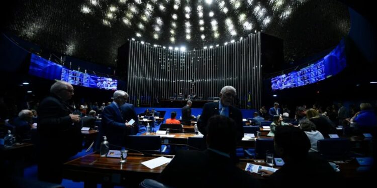 Senado aprova projeto que classifica como de risco atividade de juízes e membros do MP