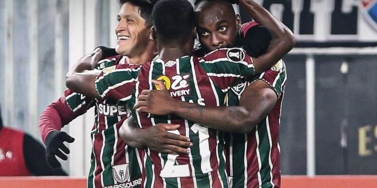 Fluminense suporta pressão do Colo-Colo e vence fora de casa na Libertadores