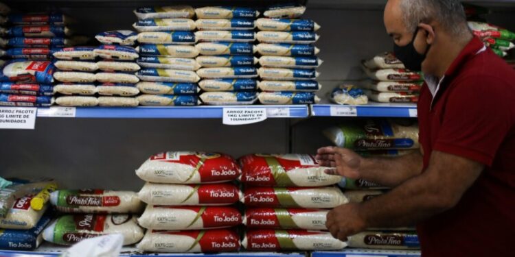 Governo federal autoriza importação de arroz após alagamentos no RS