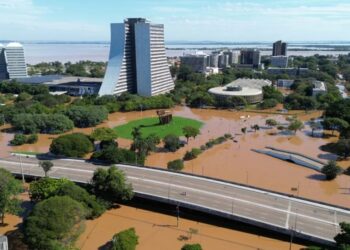 Ruas alagadas em Porto Alegre, no Rio Grande do Sul 07/05/2024 - Reuters/Diego Vara