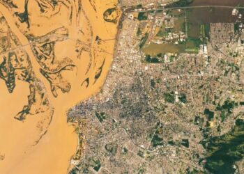 Imagem de satélite mostra como ficou a cidade de Porto Alegre (RS) após as tempestades que atingiram a região Divulgação/Nasa