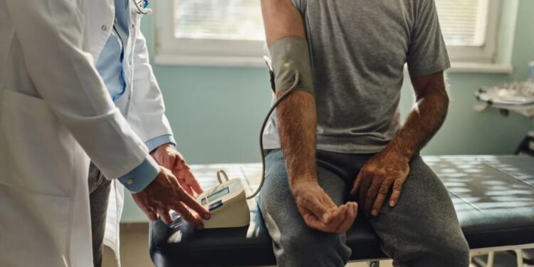 Mortes associadas ao diabetes e à hipertensão aumentaram no Brasil desde 2020