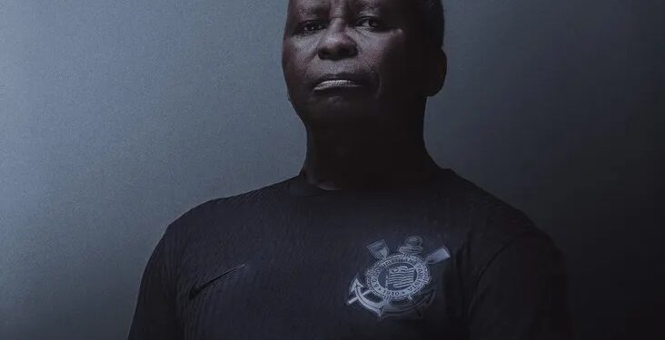 Corinthians lança nova camisa em apoio à causa antirracista