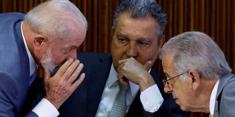 Lula chama ministros e pede “solução definitiva” para crise da Avibras