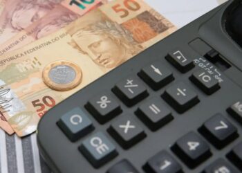 Mercado eleva a 9,75% previsão para Selic em 2024; projeções para inflação e PIB também sobem