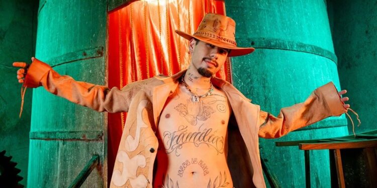 Zé Felipe lança música que diz ser inspirada por Deborah Secco