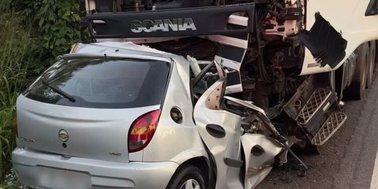 Motorista morre após acidente com caminhão na BR-153