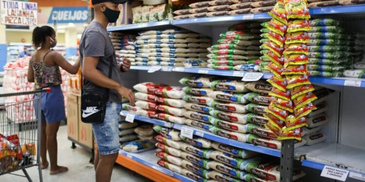 Supermercados avaliam colocar “bandeira” em produtos do RS para incentivar consumo