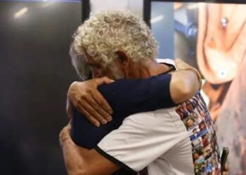 Emoção durante o lançamento da Pedra Fundamental em homenagem às vítimas de Brumadinho