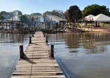 Incêndio destrói barracas da Praia dos Buriti e comerciantes lamentam: ‘Era meu sustento’