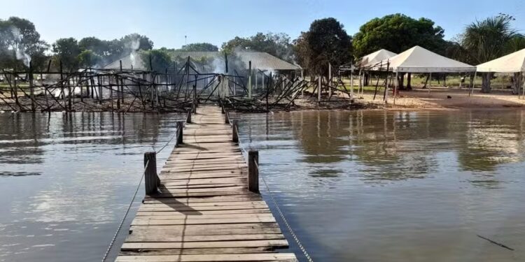 Incêndio destrói barracas da Praia dos Buriti e comerciantes lamentam: ‘Era meu sustento’