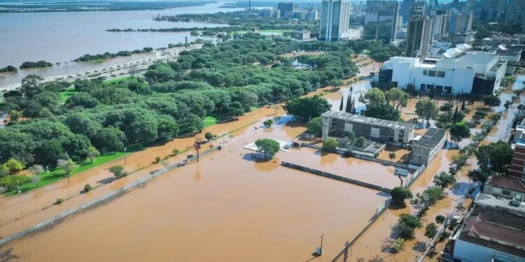 Chuvas no RS podem frear PIB em 2024 com impacto na indústria gaúcha, avalia Santander