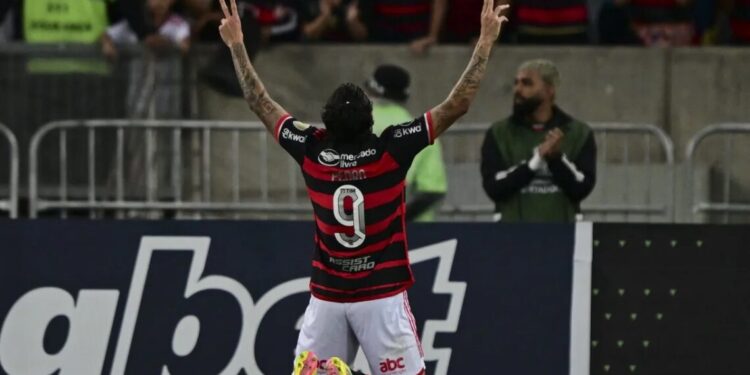 Flamengo goleia Bolívar e respira na Libertadores