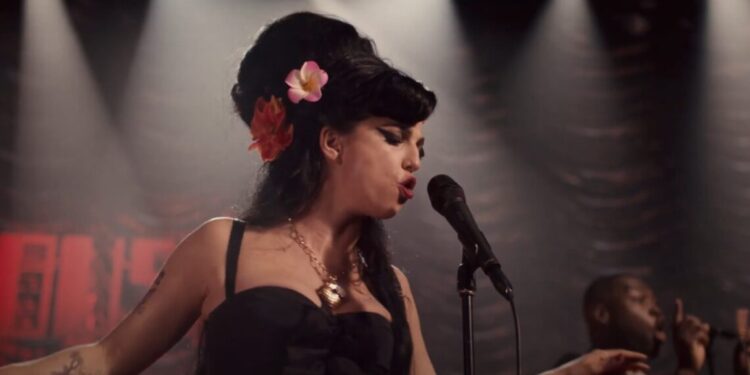 “Back to Black”: cinebiografia de Amy Winehouse chega aos cinemas