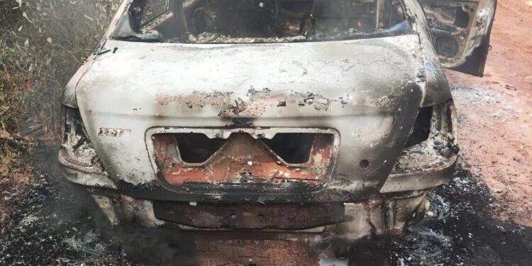 O carro usado no crime foi encontrado queimado
Divulgação/SINDAPEF-RO