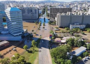 Avenida Aureliano de Figueiredo Pinto, no bairro Praia de Belas, em Porto Alegre (RS) Crédito: CNN