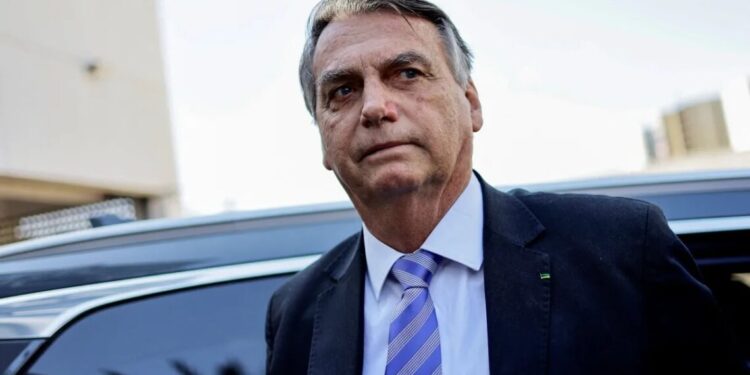 Jair Bolsonaro tem alta após 11 dias internado para tratar erisipela, diz advogado