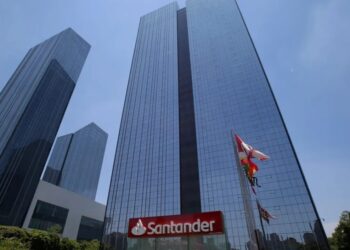 Santander eleva projeção de crescimento do Brasil em 2024 e vê Selic mais alta