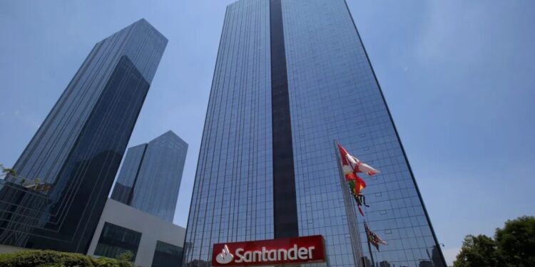 Santander eleva projeção de crescimento do Brasil em 2024 e vê Selic mais alta
