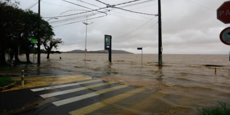 Guaíba cai para nível abaixo do registrado na enchente histórica de 1941