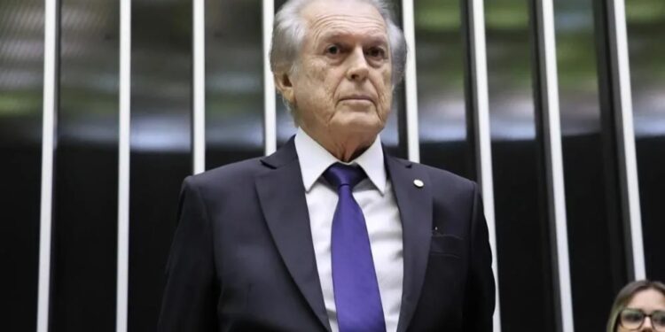 Bivar desiste de tentar recuperar presidência do União Brasil, mas não descarta nova ação futura