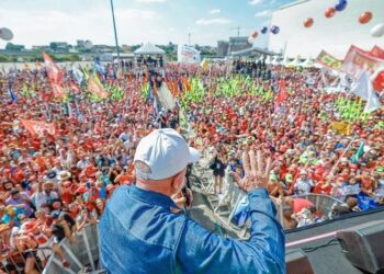 "Fizemos alianças políticas para governar e, até hoje, todos os projetos que mandamos para o Congresso foram aprovados de acordo com os interesses do que o governo queria", disse Lula 01/05/2024 - Ricardo Stuckert/PR