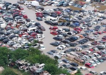 Gaúchos perderam 200 mil carros na enchente e a minoria deve ter seguro