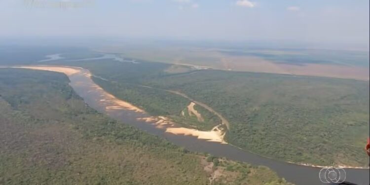 Pesquisas mostram bacia do Rio Araguaia com menos água e poluída de agrotóxicos; entenda