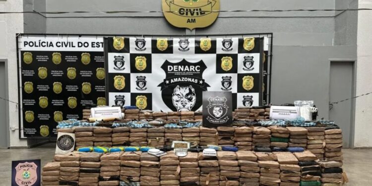 Mãe e filhos são presos com drogas avaliadas em R$ 7,5 milhões no Amazonas