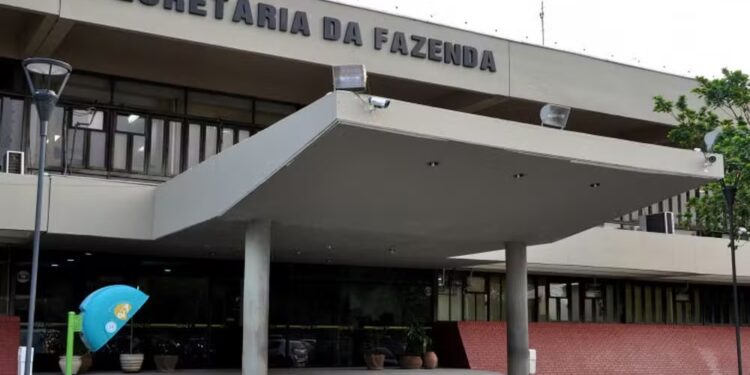 Aumento de 3,71% na data-base dos servidores deixará salários defasados, diz sindicato