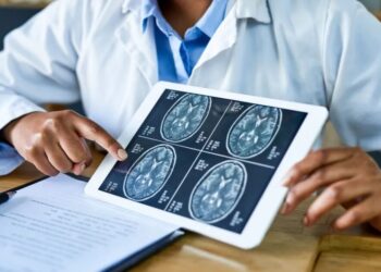 Ferramenta de IA desenvolvida por pesquisadores da Austrália pode identificar e classificar tumores cerebrais com maior precisão, mostra estudo Charday Penn/GettyImages