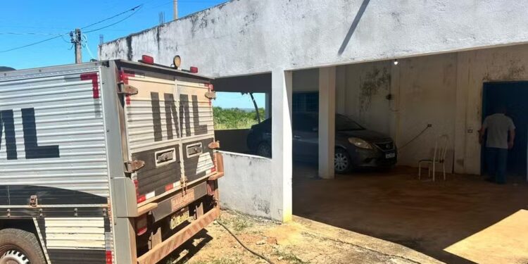 Corpo de idoso é encontrado em chácara de Palmas — Foto: Cínthia Ribeiro/TV Anhanguera