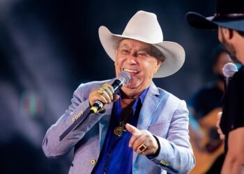 Na conta oficial do cantor, um membro da família se pronunciou dizendo que Milionário está bem, ativo e que até cantou no quarto com seus acompanhantes Instagram/Reprodução