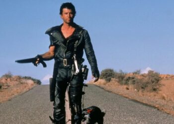 Mel Gibson em uma cena de "Mad Max 2: A Caçada Continua", filme de 1981 Reprodução