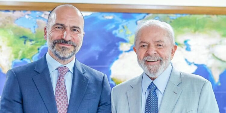 Após reunião com Lula, CEO da Uber anuncia auxílio de R$ 10 milhões para motoristas afetados no RS