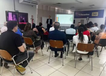 Reunião com representantes de partidos foi na sede do Grupo Jaime Câmara em Palmas — Foto: Vilma Nascimento/g1