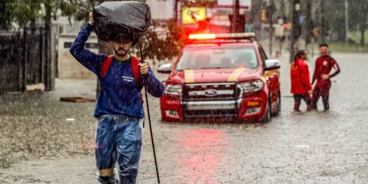 “Chuva tem se intensificado em Porto Alegre além do que os modelos previam”, diz prefeitura
