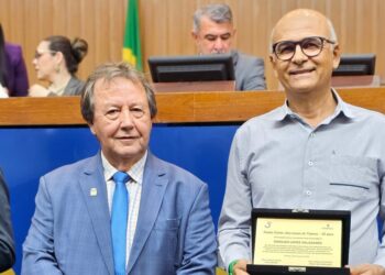 Vilmar homenageia empresário da Valadares Home Center por pioneirismo em Palmas