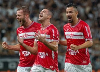 Gegê comemorando gol sobre o Ceará pela Copa do Brasil