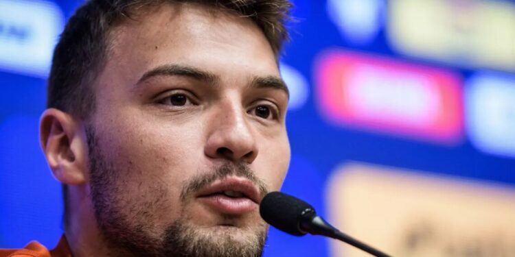 Ex-Grêmio, novo goleiro do Cruzeiro se solidariza com povo gaúcho
