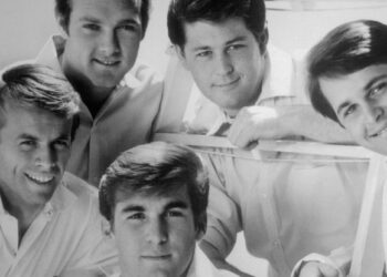 Al Jardine, Mike Love, Brian Wilson, Dennis Wilson e Carl Wilson, dos Beach Boys Getty Images