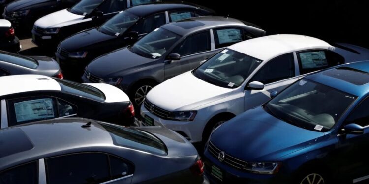 Brasileiros perdem R$ 2,7 bi em golpes online envolvendo compra de veículos, diz estudo