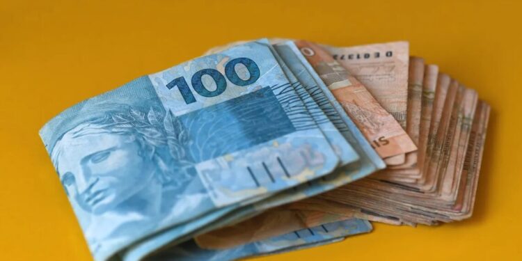 Brasil economizaria R$ 550 bi em dez anos com mudanças nas regras da Previdência, diz estudo