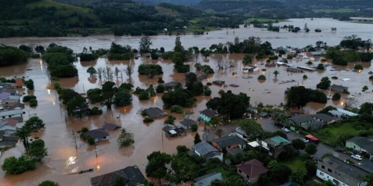 Rio Taquari sobe 1 metro nas últimas 15h em Muçum (RS)