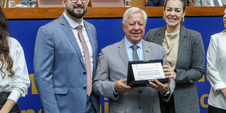Secretário Braga é homenageado pela Assembleia Legislativa na sessão solene