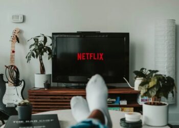 Netflix precisou aumentar preços ao longo dos anos; veja se ainda compensa no seu caso Foto: Mollie Sivaram/Unsplash