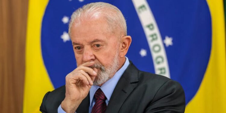 Avaliação negativa do governo Lula se mantém maior que positiva, diz Paraná Pesquisas